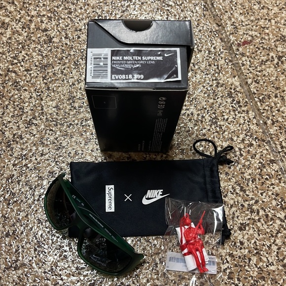 Nike x Supreme limited edition Molten supreme sunglasses - Picture 3 of 6